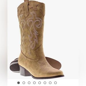 Canyon Trails Women Classic Pointed Toe Embroidered Western Rodeo Cowboy Boots.